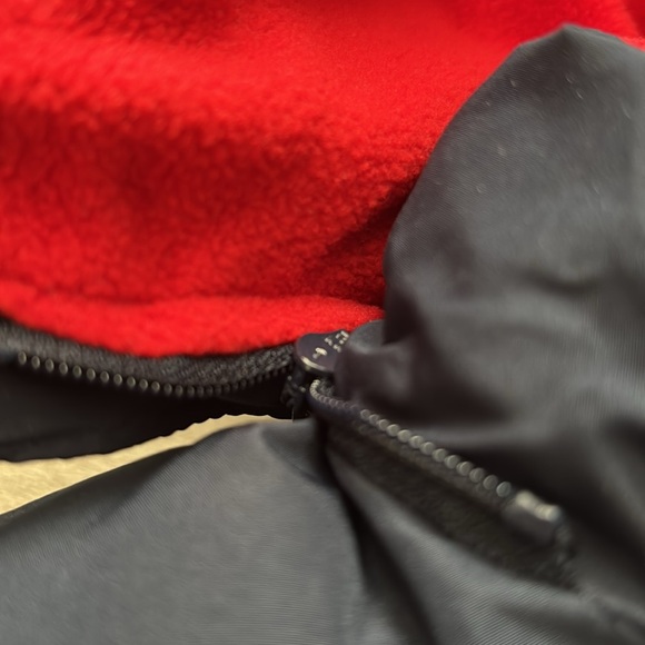 Like brand new Baby Size 4 Gap NAVY winter jacket w hood that can unzip. - Picture 8 of 8